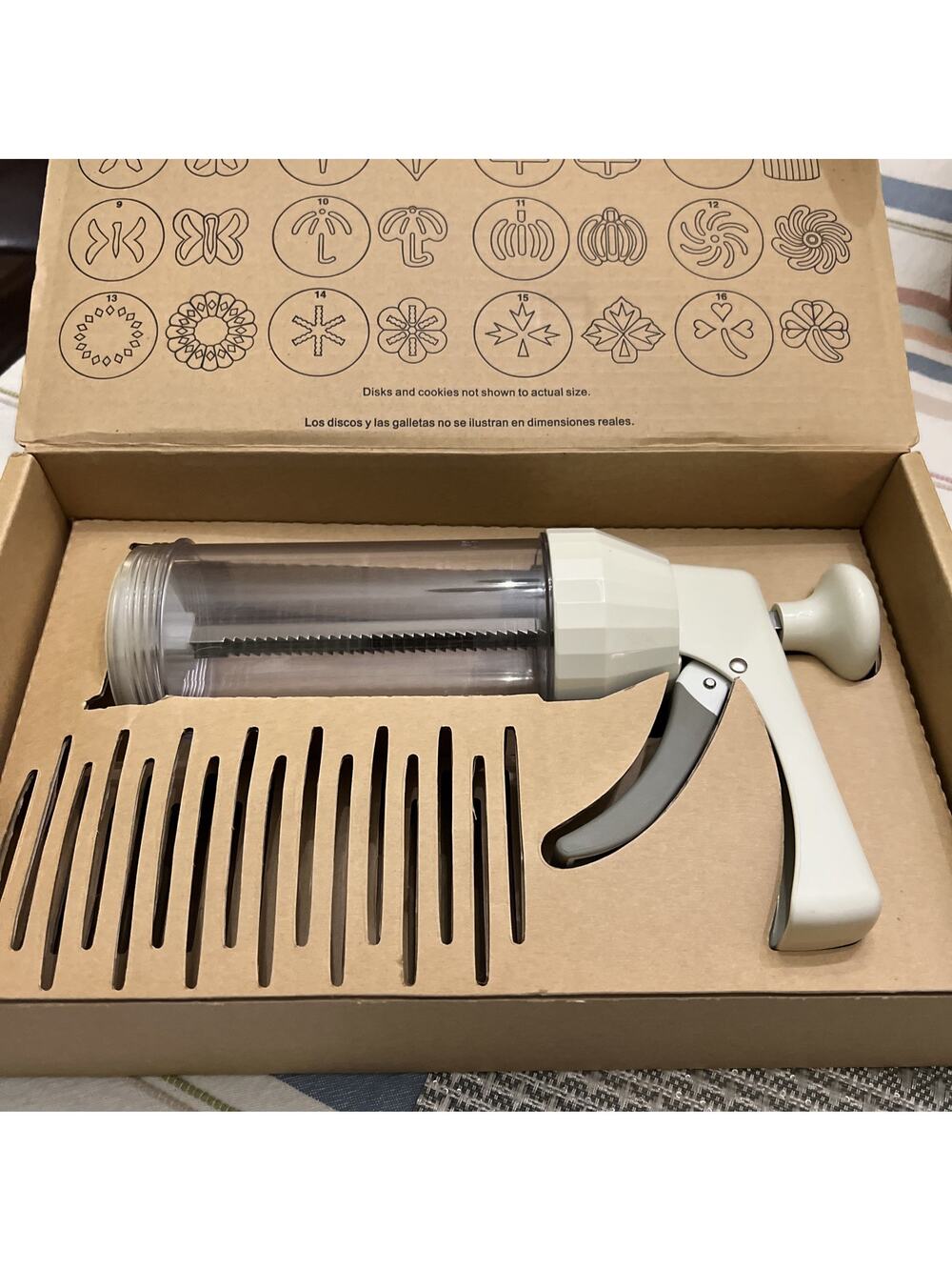 The Pampered Chef 1525 Cookie Press NO DISKS Cookie Press And Box Only
